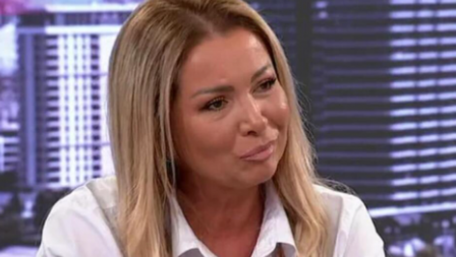 ODVELI SU NAS U ŠATOR, NISAM BILA SVESNA! Karleuša obelodanila sve o susretu sa Gadafijem: Imala sam samo 25 godina...