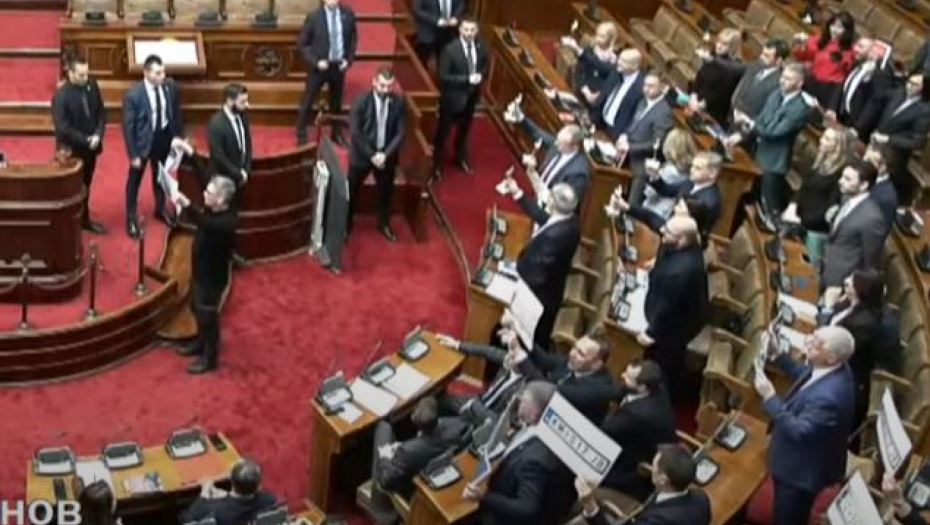 "ZELENOVIĆ ME ZAMIŠLJAO GOLOG, SAD ĆUTA DRŽI MOJU SLIKU U NOVČANIKU" Oglasio se čovek o kojem maštaju opozicionari