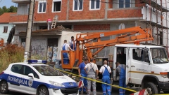 STRAŠNA NESREĆA U ZEMUNU Radnik pao sa visine, bez svesti prebačen na VMA