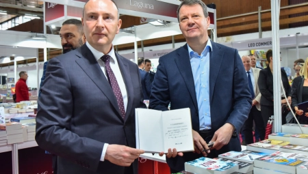 MIROVIĆ OTVORIO SAJAM KNJIGA U NOVOM SADU Predstavio svoju novu knjigu "U lavirintu"
