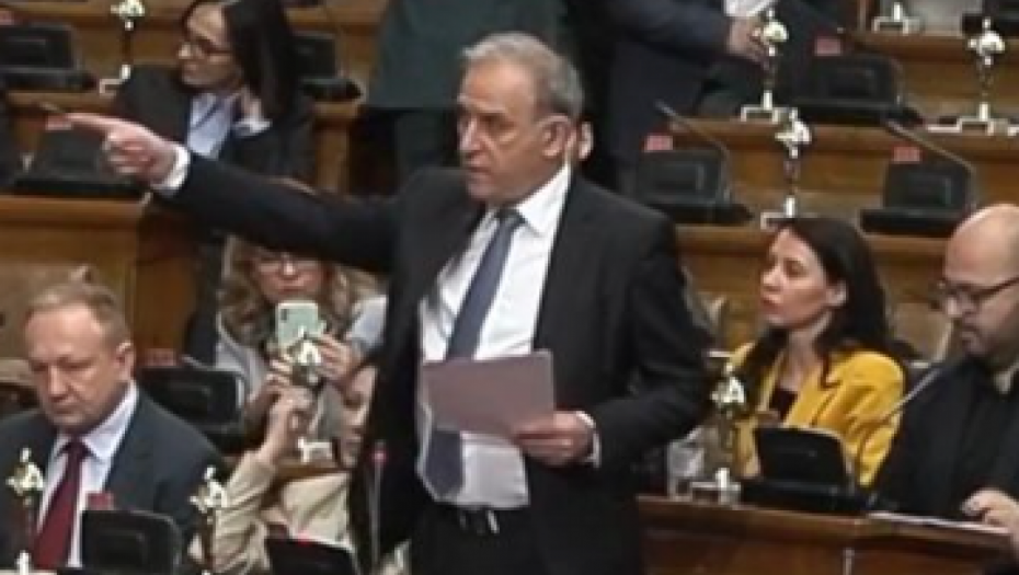 NATO GENERAL PRETI PROFESORU Ponoš prstom nadmeno dovodi u red Radenkovića