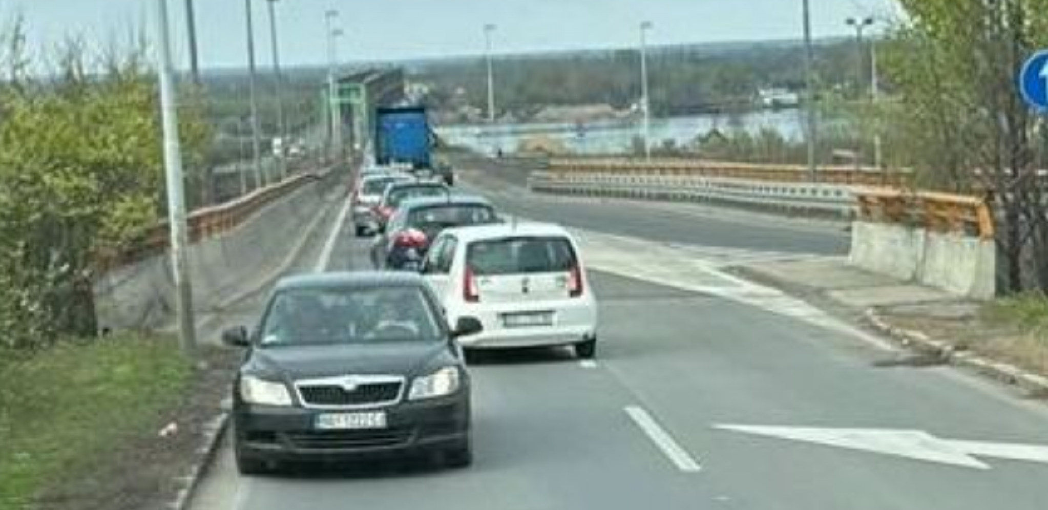 KAKO JE OVO IZVEO? VOZIO KONTRA SMEROM NA PANČEVCU Prestravljeni ljudi bežali da spasu živu glavu (FOTO)