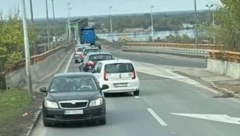 KAKO JE OVO IZVEO? VOZIO KONTRA SMEROM NA PANČEVCU Prestravljeni ljudi bežali da spasu živu glavu (FOTO)