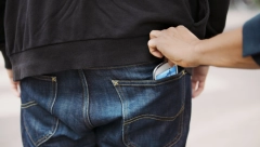 NOVA STARA LOPOVSKA TAKTIKA Ulicama hara lopov, glumi da se sapleo a onda u sekundi ostanete bez dragocenosti