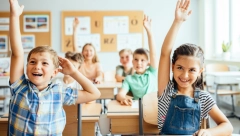 O OVOM PROFESORU BRUJI CELA SRBIJA! Kladio se sa đacima pa izgubio - došao u školu sa ROZE KOSOM!