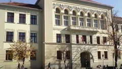 ISPOD ULAZA U ŠKOLU U ČAČKU NAĐENO NEŠTO NEVEROVATNO Prolaznici u šoku, stručnjaci odmah došli (VIDEO)