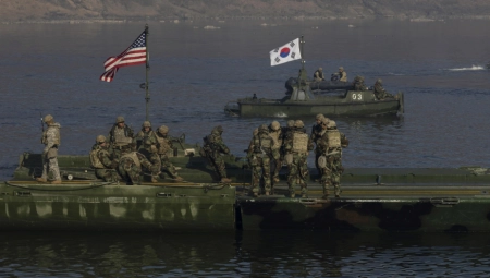 ŠTA ĆE URADITI KIM? Južna Koreja i SAD izvode vežbe prelaska reke u blizini granice sa Severnom Korejom (FOTO)