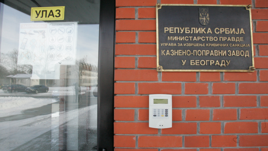 ODREĐEN PRITVOR ZAPOSLENIMA IZ KPZ PADINSKA SKELA Sumnjiče se da su ćutali o silovanju i ubistvu penzionera u zatvoru