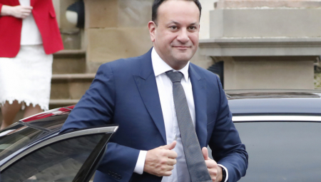 IRSKI PREMIJER PODNOSI OSTAVKU Leo Vardar se povlači sa pozicije vođe partija