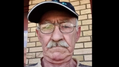 PEŠKIROM MU IZVLAČILI JEZIK DA NE MOŽE DA SE ŽALI STRAŽARIMA: Sinovi na sahrani saznali da im je otac UBIJEN u zatvoru