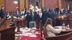 NASILJE I MRŽNJA JE SVE ŠTO NUDE Koalicija "Srbija protiv nasilja" donela ulicu u Skupštinu!
