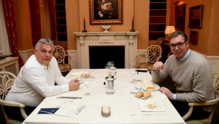 VUČIĆ OBJAVIO FOTKU SA VEČERE NA KOJU JE OTIŠAO SA PRIJATELJEM ORBANOM Razgovaralo se o brojniom važnim pitanjima za obe zemlje (FOTO)