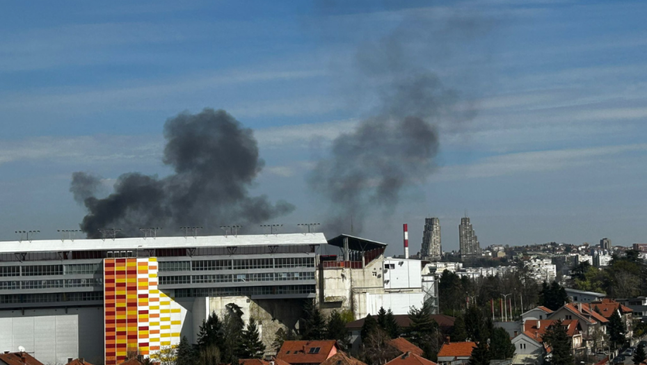 CRNI DIM NADVIO SE NAD BEOGRADOM Vatra kulja iz zgrade na Zvezdari? (FOTO/VIDEO)