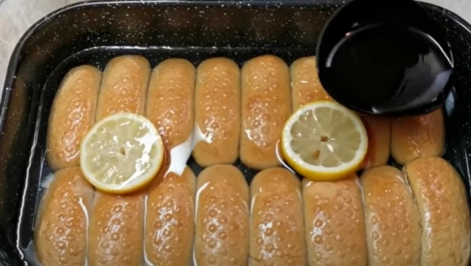 STARI RECEPT ZA URMAŠICE: Tradicionalna poslastica kojoj niko NE odoleva, topi se u ustima!