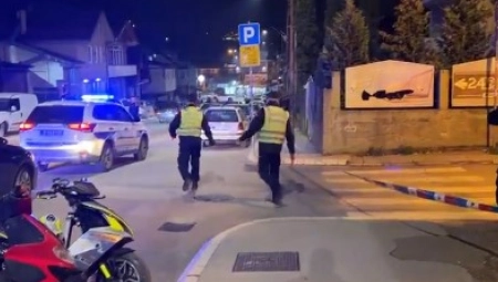 TEŠKA NESREĆA U ZEMUNU Srča rasuta po putu, posle udesa se zabio u znak (VIDEO)