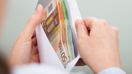 AKO RADITE NEGDE 10 GODINA, IMATE PRAVO NA JUBILARNU ISPLATU: Evo od čega to zavisi njen iznos