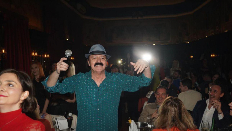 HARIS DŽINOVIĆ USRED SKANDALA OKO RAZVODA ODLUČIO DA ZAPEVA U BEOGRADU Pogledajte kakvu je feštu napravio u “Dva jelena”