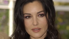 MONIKA BELUČI OPET ODUŠEVILA Provokativna haljina otkrila njene obline i probudila maštu fanova