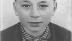 NEMA SRBINA KOJI ZBOG NJEGA NIJE LOMIO ČAŠE! Dečak sa fotke je odrastao u siromaštvu, a danas zbog hitova uživa u luksuzu