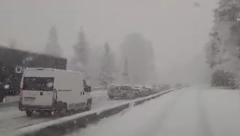 BORBA SA MEĆAVOM TRAJALA JE SATIMA Evo kakva je sad situacija na putevima preko Zlatibora, bilo je haotično