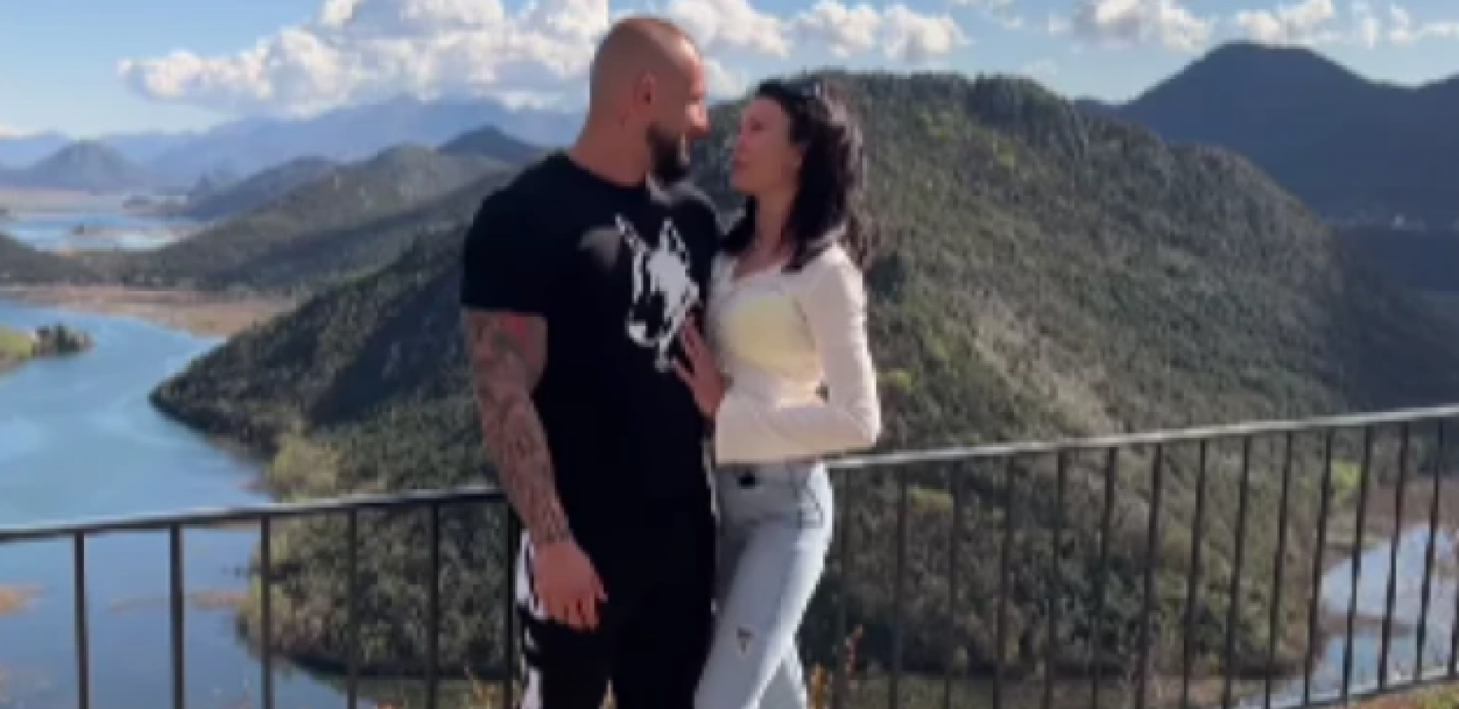 ŠOK! NIKOLA BUKILIĆ VERIO TEODORU Fotografija prstena izazvala lavinu reakcija, a lokaciju svi komentarišu
