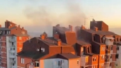 POŽAR NA BEŽANIJSKOJ KOSI Dim kulja iz potkrovlja zgrade