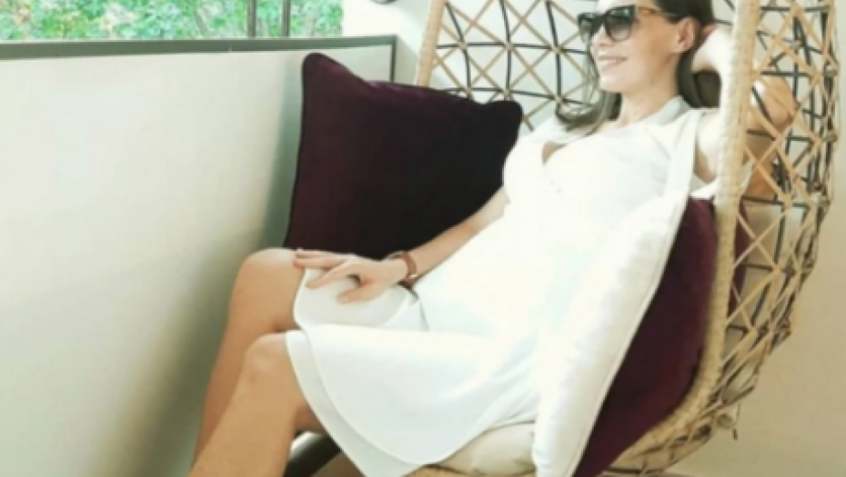 OVDE ŽIVI VODITELJKA RTS-A! Omiljeno lice "Slagalice" Jelena Simić uživa u pravom malom raju, kutak sa ikonama oduševljava (FOTO)