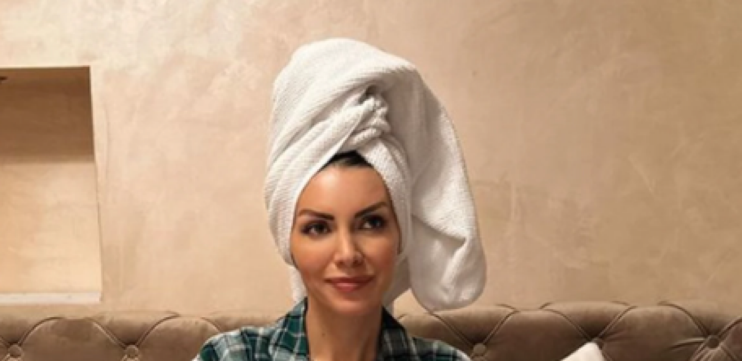 SKINULA SE VODITELJKA RTS! Uživa sa 18 godina starijim mužem, dekolte svi komentarišu