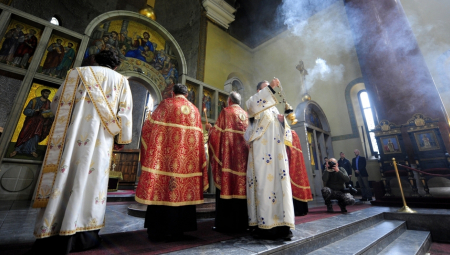REŠENA DILEMA DA LI JE POPE ILI OČE Samo se ovako obraća svešteniku – reč koju često koristimo je pogrdna