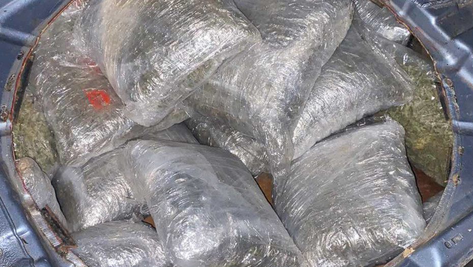 HAPŠENJE U SREMSKOJ MITROVICI U stanu pronađeno skoro četiri kilograma droge