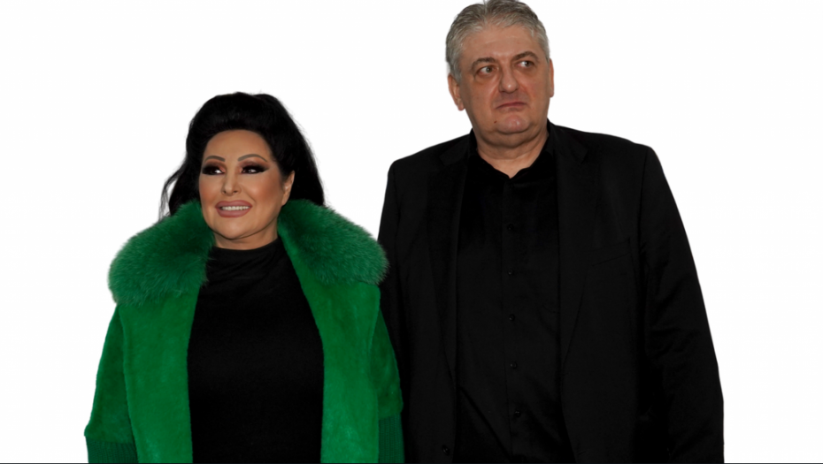 TONI OBASIPAO DRAGANU SKUPIM POKLONIMA, A UVELIKO SE RASTALI Evo šta je sve pevačica dobila otkad ne živi sa suprugom