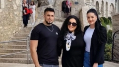 DECA DRAGANE MIRKOVIĆ U OPANCIMA I NARODNOJ NOŠNJI Marko i Manuela neprepoznatljivi, stajlingom izazvali veliku pažnju