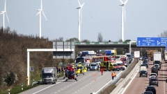 TRAGEDIJA NA AUTO-PUTU Prevrnuo se autobus, najmanje petoro mrtvih (FOTO)