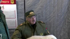 LUKAŠENKO NA MAPI POKAZAO GDE PLANIRA UDAR! Evropa gori zbog ovog snimka! Zauzećete deo... (FOTO/VIDEO)