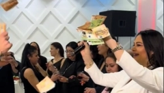 CUCLE OD ZLATA, ŠANEL LUSTERI, ROLEKS SATOVI Jana Todorović pokazala šta je luksuz, pod se ne vidi od para