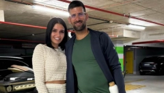ŠTA ĆE REĆI JELENA? Novak pozirao sa poznatim modelom za odrasle: Nekada je bila perspektivna teniserka, danas prodaje vruće fotke