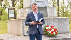 MIROVIĆ POLOŽIO VENAC NA GROB BRANKA RADIČEVIĆA Njegovo delo već dva veka neprolazna inspiracija i ideja vodilja