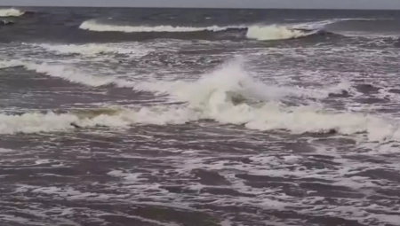 AKO VIDITE OVAKVE TALASE, ODMAH IZAĐITE IZ VODE! Veoma su opasni ukoliko se odmah ne reaguje (VIDEO)