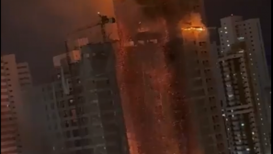 GORI ZGRADA OD 28 SPRATOVA Na ulicu padali užareni delovi (VIDEO)