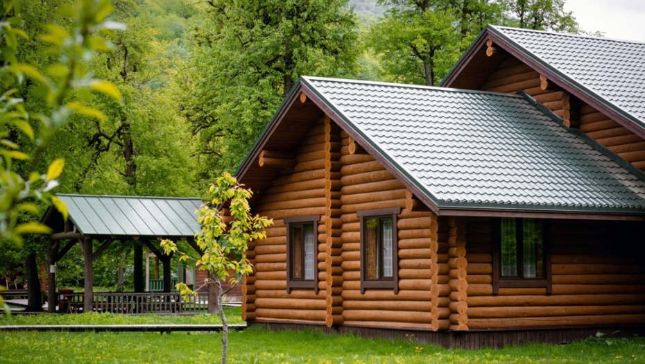 SKINULI POD PA OSTALI U ŠOKU Mladi par kupio kuću, unutra otkrili nešto što niko nije očekivao!