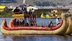 URU, PLEME KOJE ŽIVI NA PLUTAJUĆEM OSTRVU OD TRSKE Nemaju novac ni struju, ali poseduju jednu bitnu stvar! (FOTO)