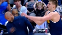 KAKAV BI TO HAOS BIO Jokić bio na ivici da nokautira trenera rivala (VIDEO)