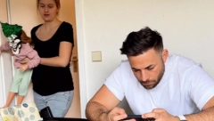 OVO JOJ NIKAD NEĆE ZABORAVITI Muž nije skidao pogled sa telefona, pa žena odlučila da ga žestoko NASAMARI (VIDEO)