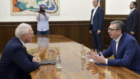 SADRŽAJAN I OTVOREN RAZGOVOR Vučić se sastao sa Hilom (FOTO)