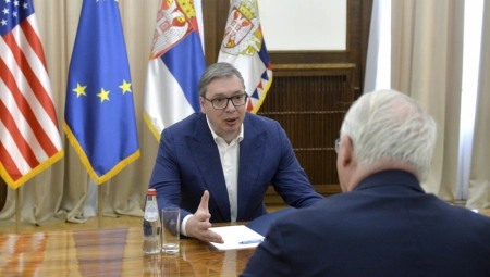 DRŽAVNIK VUČIĆ I VISOKA UMETNOST NEUTRALNOSTI: Švajcarski "Veltvohe" o pritiscima na Srbiju i finoj liniji između blokova moći