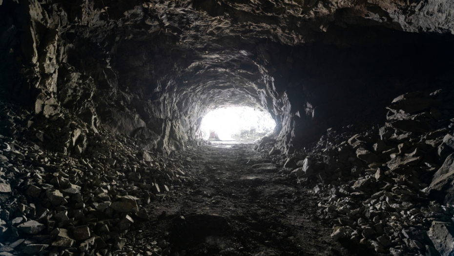OTKRIVEN MISTERIOZNI TUNEL U PARIZU Unutra je bio krevet, a jedan detalj posebno privlači pažnju