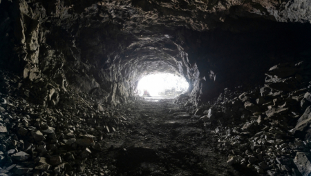 OTKRIVEN MISTERIOZNI TUNEL U PARIZU Unutra je bio krevet, a jedan detalj posebno privlači pažnju