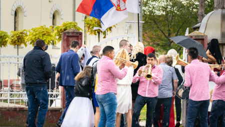 PUKLA BRUKA! Kum na svadbi častio muziku do iznemoglosti, a onda se neviđeno obrukao!