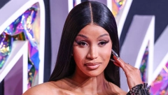 OVO NIJE SMELA Reperka pokazala dijamante, pa onda zažalila zbog onoga što je pisalo na njima, propala je u zemlju