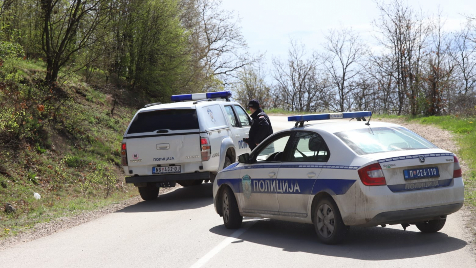 GOLIM RUKAMA ZADAVIO MALU DANKU! Plakala je i ležala na putu